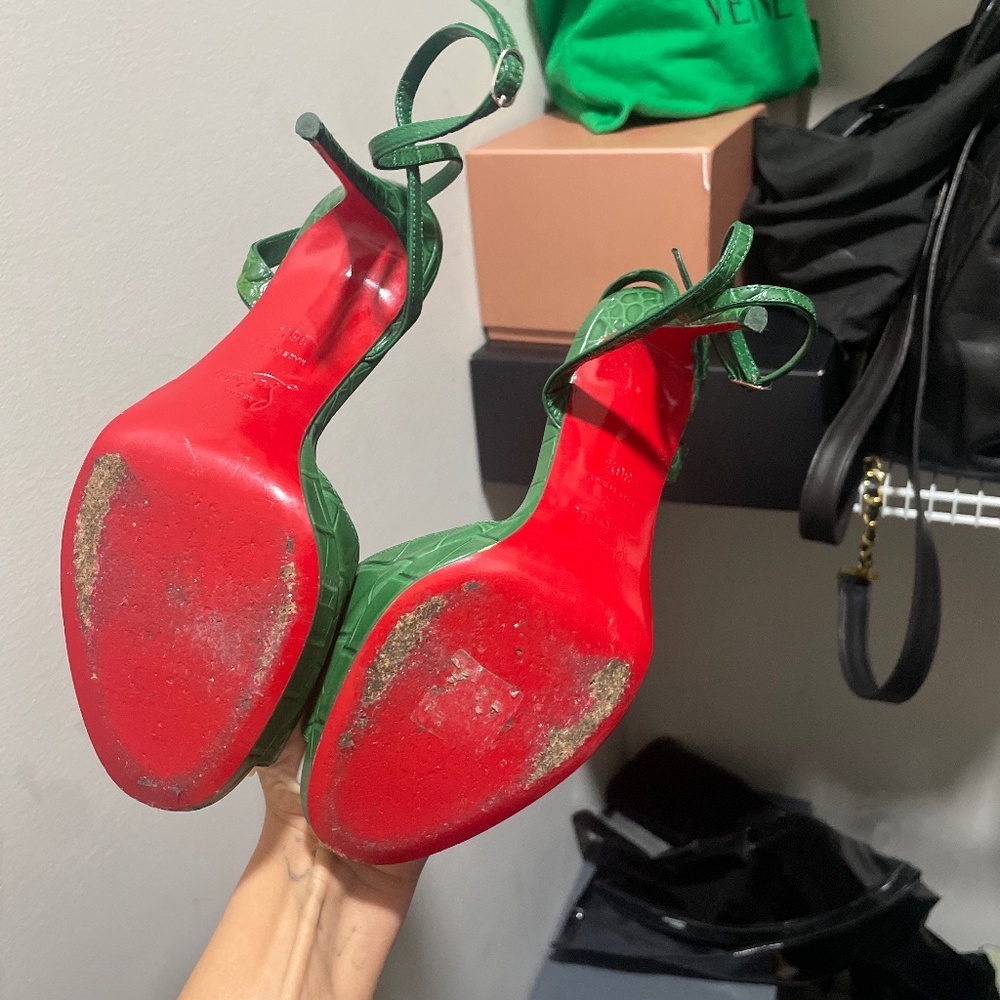 Canopee green loubiloo Red bottoms perfect for Christmas